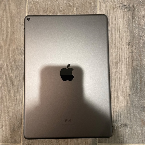 Apple iPad Air (3rd Generation) 256GB, Wi-Fi, 10.5in - Silver - Picture 2 of 2